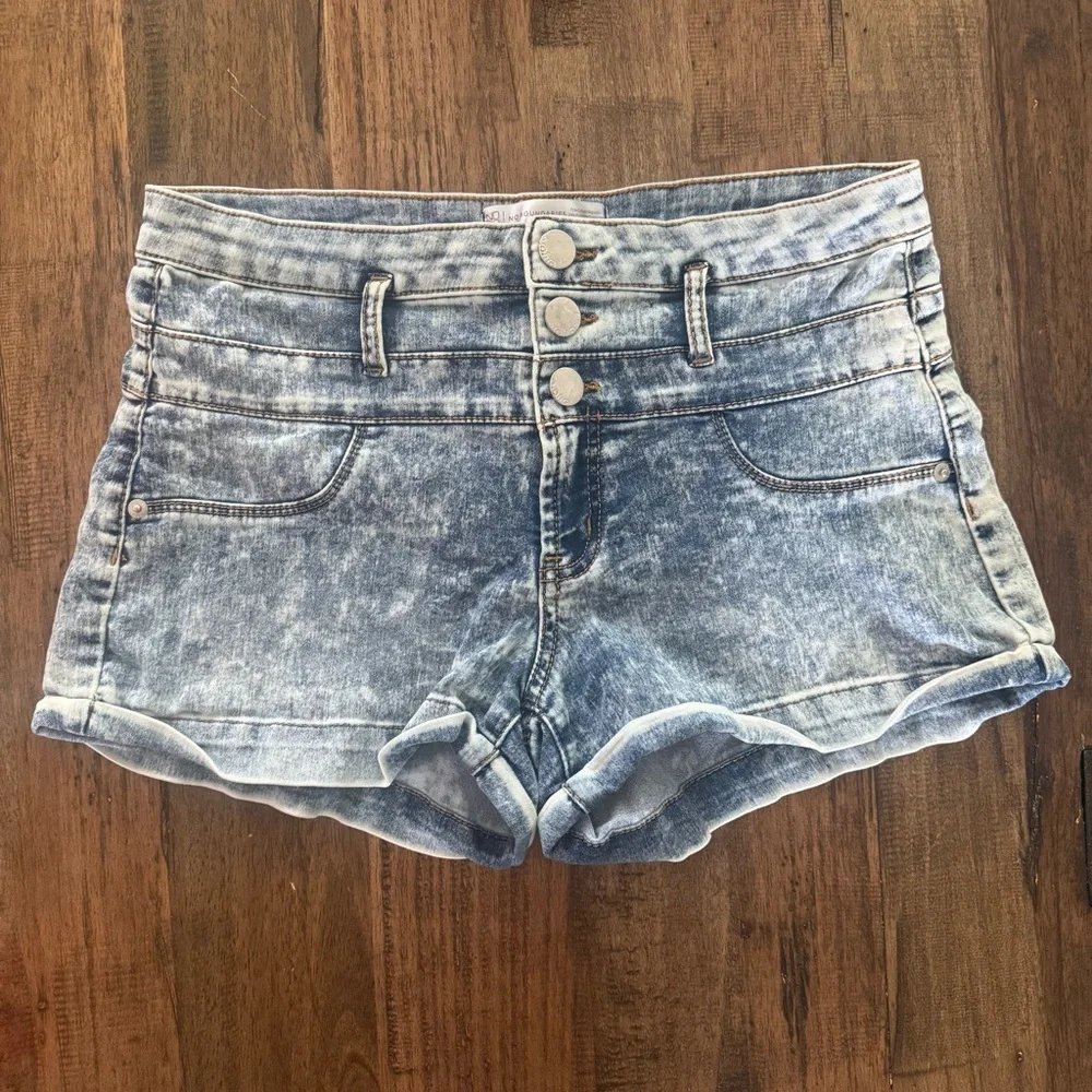 EUC No Boundaries High Waisted Acid Wash Denim Jean Shorts 11 - Picture 16 of 16